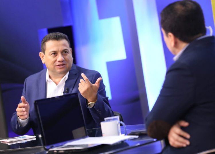 Ministro  de trabajo Rolando Castro anuncia que llegaran a la zona oriental para brindar oportunidades de empleo (Vídeo)