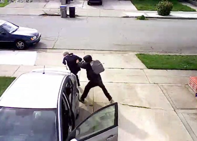 Ladrones golpean y roban el carro de un anciano