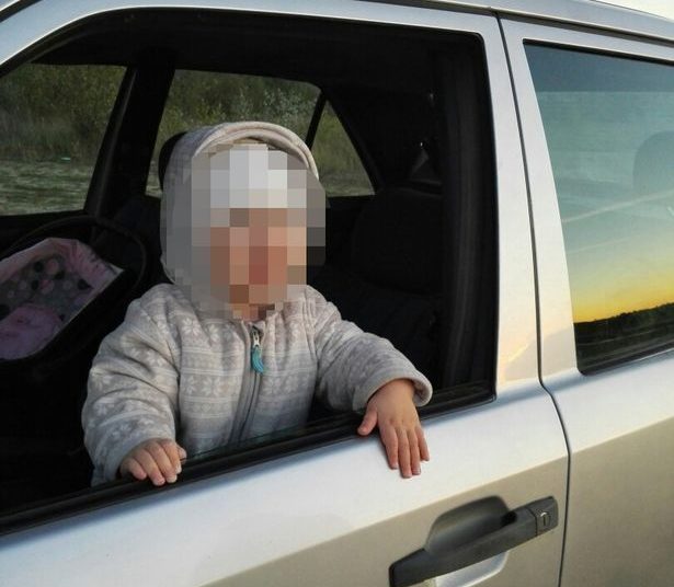 Una niña de dos años mata a su madre