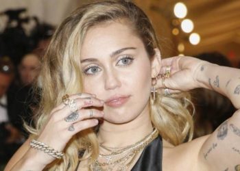 Famosos se hacen tatuajes con significados extraños