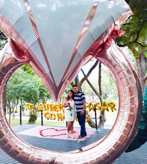 Joven se le daclara a su novia en pleno Parque Cuscatlán