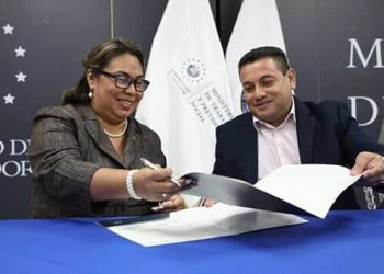 Ministro de Trabajo Rolando Castro firma convenio de cooperación interinstitucional