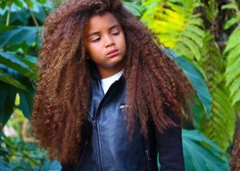 Niño se viraliza por su cabello