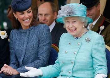 La Reina Isabel II posó como modelo