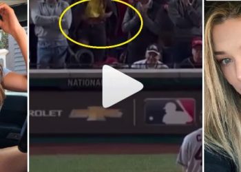 Modelos expulsadas por enseñar sus pechos en partido de Beisbol