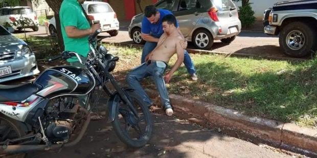 Hombre se arranca los ojos por crisis nerviosa