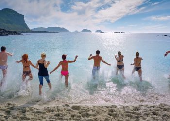 Ir a la playa ayuda a mejorar la salud mental y promueve mucha felicidad