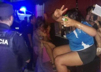 Autoridades no dejan trabajar tranquilamente a las «niñas» en San Salvador