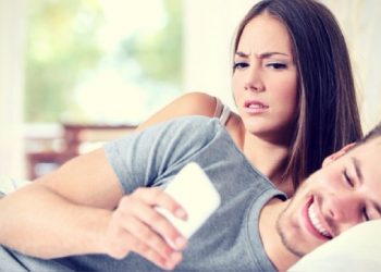 En un ataque de celos, mujer le arranca un pedazo de cara a su amiga por «robarle al novio»