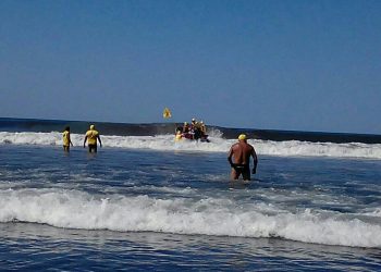 Joven fue a celebrar el gane de su equipo y desaparece tras ingresar bolo al mar