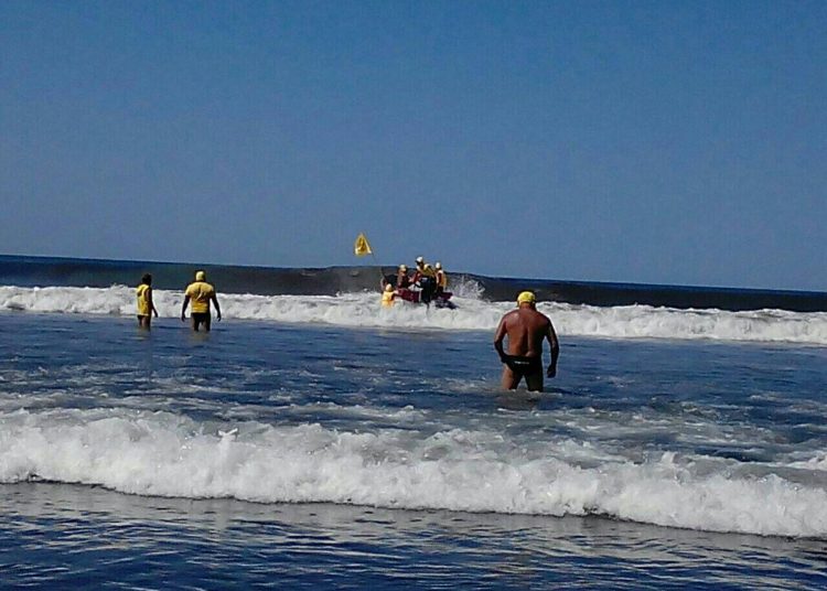 Joven fue a celebrar el gane de su equipo y desaparece tras ingresar bolo al mar
