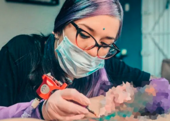 Joven se tatuó su parte íntima para ser «diferente» al resto y sus fotos se hacen virales