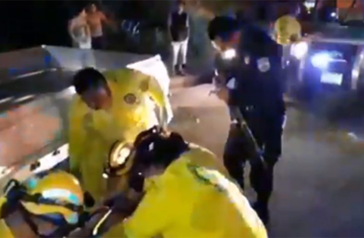 Por irse “tocando” mientras conducía,  pareja se accidenta en el bulevar del Ejército