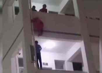 En China, bombero evitan el suicidio de un hombre