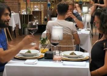 Discuten por el hecho de comer animales y él se va de la cita indignado
