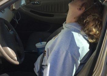 Tras una sobredosis junto a su bebé, su foto se volvió viral: Así luce 3 años después