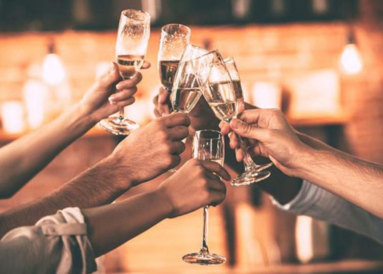 Consejos para reducir daños al hígado durante las celebraciones de fin de año