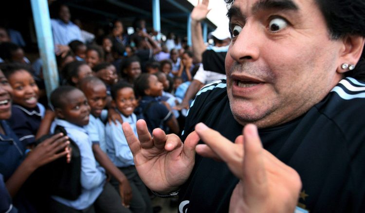 Maradona cuenta que un OVNI lo secuestró