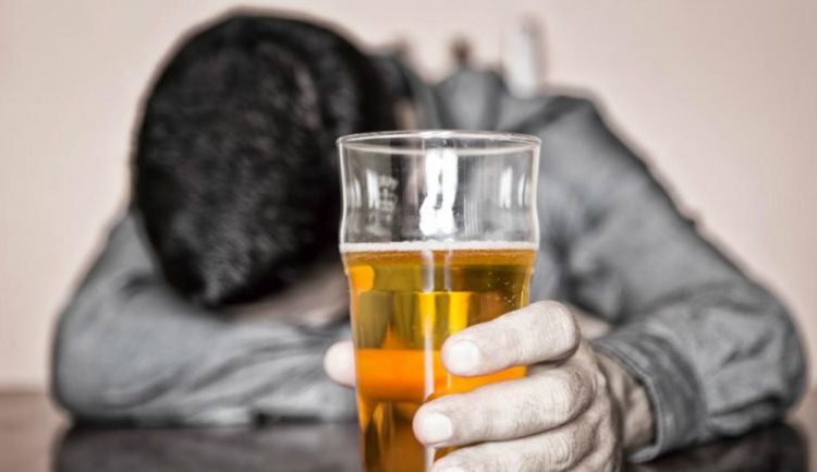 Intoxicaciones por alcohol son más comunes en Navidad y fin de año