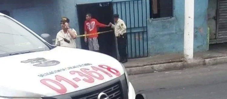 Borrachín sufre caída y se le sale “la fresa” en una cantina de Ciudad Delgado