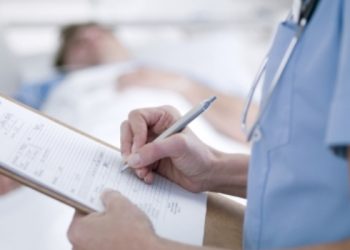 Mujer se disfraza de enfermera y roba una bebé dentro de un hospital