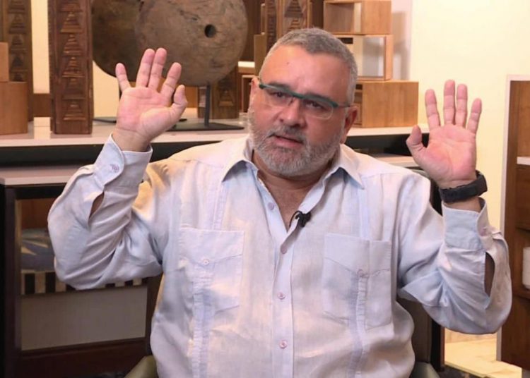 El nicaragüense Funes critica al Presidente por cenar cangrejos con embajador de EEUU
