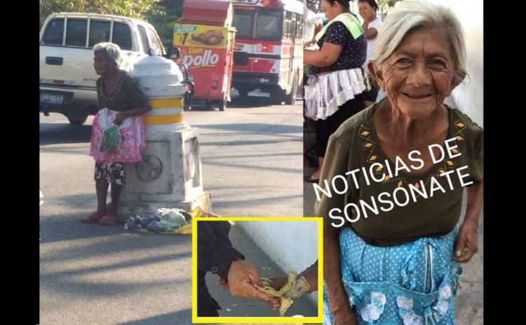 Con una remesa, salvadoreños de buen corazón dibujan una sonrisa en el rostro de ancianita que vende en la calle