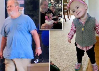 El fatal momento en que un abuelo deja caer a su nieta de 18 meses desde un crucero