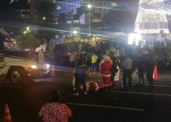¡Ya no hay respeto! Santa Claus es atropellado en el Salvador del Mundo