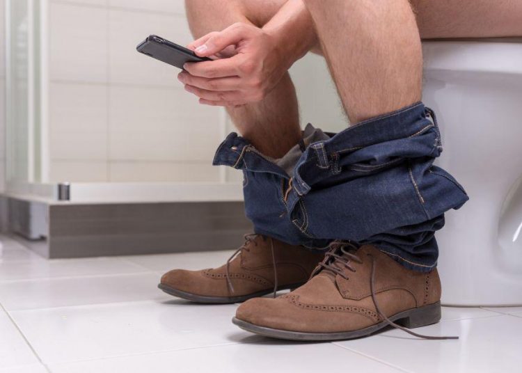 Crean un inodoro para reducir el tiempo que los empleados pasan en el baño