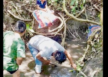 Niño cae en un pozo mientras buscaba cangrejos con sus amigos