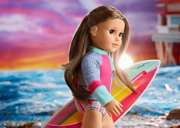 Crean la primera muñeca con pérdida auditiva