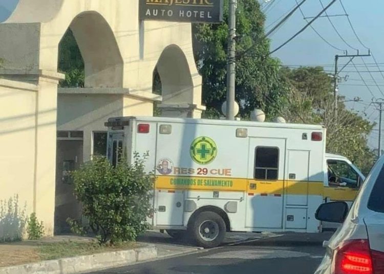 Hallan a joven herido en motel de Santa Elena