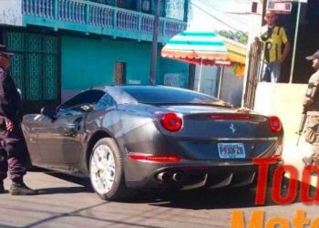 Multan al conductor del otro lujoso Ferrari visto ayer en San Salvador