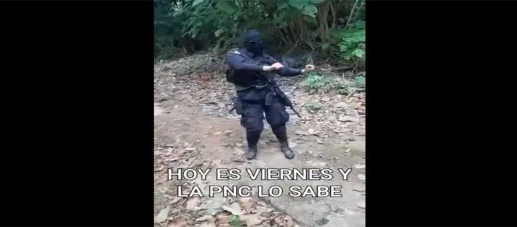 «Al ritmo de la Mayonesa» Así mostró sus dotes de baile una agente de la PNC