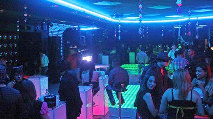 Empresa está contratando a personas que les guste irse de fiesta pero sin beber una gota de alcohol