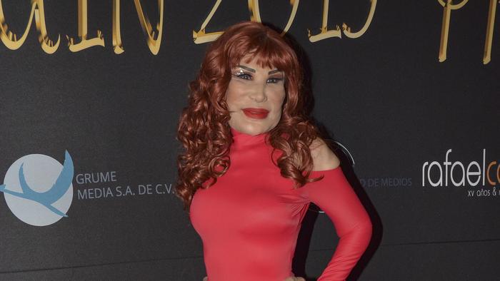 Critican a Lyn May por un montaje sobre un par de imágenes religiosas