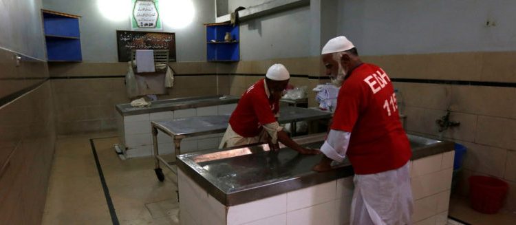 Mujer «resucita» en una morgue mientras lavaban su cuerpo para el funeral