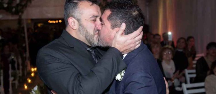 Sacerdotes confiesan su amor y cuelgan la sotana para contraer matrimonio