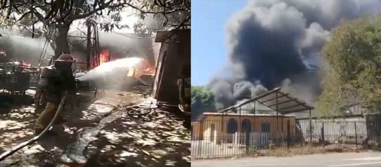 Voraz incendio consume un taller en San Miguel