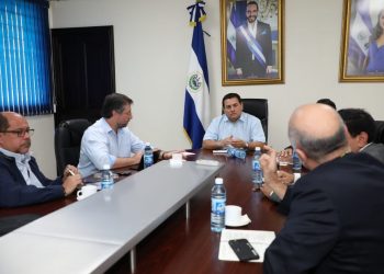 Buscamos transformar El Salvador con acuerdos satisfactorios: Rolando Castro