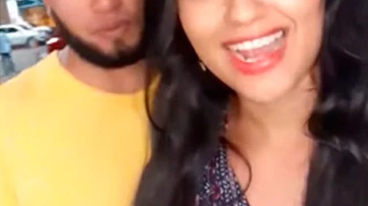 Aplican la ley sobre pareja que fue captada teniendo intimidad a las afueras de un bar