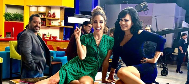 Maribel Guardia sufre caída en programa en vivo