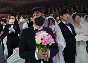 Cientos de parejas desafían brote de coronavirus en matrimonio masivo, Corea del Sur