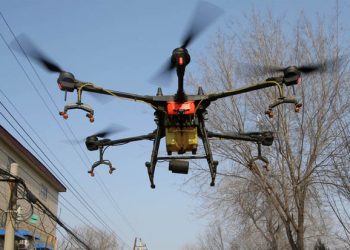 China utiliza drones para rociar desinfectante en calles y combatir el coronavirus