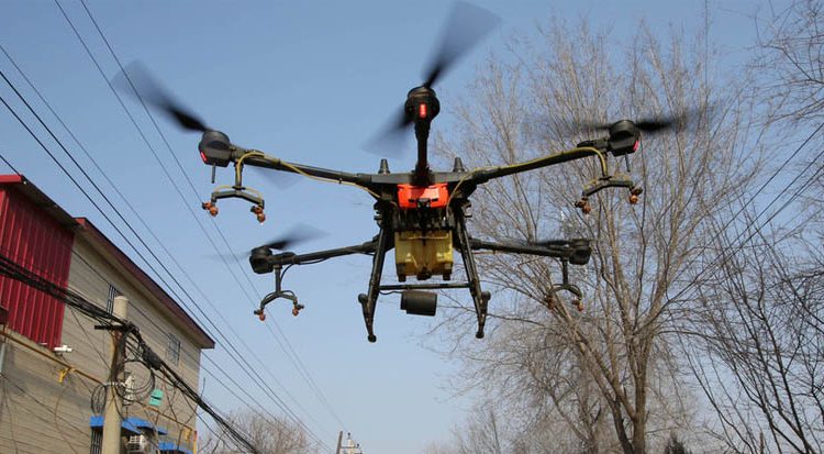 China utiliza drones para rociar desinfectante en calles y combatir el coronavirus