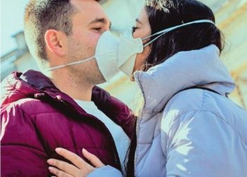 ¿Se puede tener intimidad con la pareja durante el brote de coronavirus?