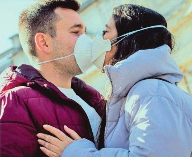 ¿Se puede tener intimidad con la pareja durante el brote de coronavirus?