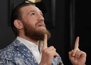Conor McGregor le ‘da una paliza’ al coronavirus