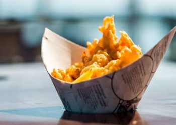 Un buen samaritano regala ‘fish and chips’ a todos los habitantes de un pueblo por tres meses en medio de la cuarentena